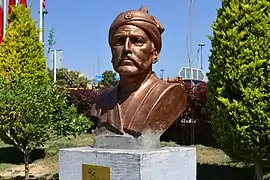 The statue of Allahverdi Khan, next to the bridge.