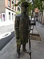 Statue of a lamp-lighter (farolero) in Madrid