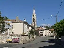 The church and surroundings in Saint-Germain-d'Esteuil