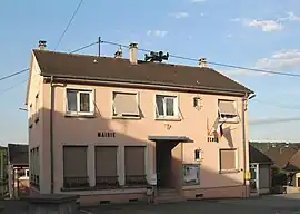 The town hall and school in Strueth