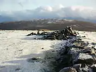 Broken-down wall on the summit of Stybarrow Dodd