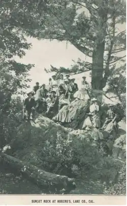 1908 postcard of visitors on Sunset Rock at Hoberg's
