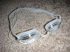 Swimming goggles