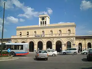 Taranto railway station in 2006