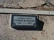 The grave site of Estmer W. Hudson (1881–1972).