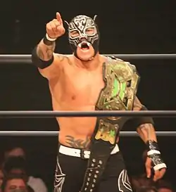 Tigre Uno with the 2015 design of the championship belt.