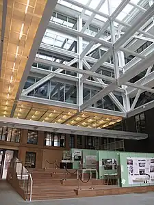 Atrium and public passage with steel construction between the two towers