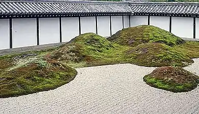 The garden of Tōfuku-ji (1940). The five hills symbolize the five great Zen temples of Kyoto.