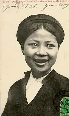 A Tonkin woman with blackened teeth wearing khăn vấn in Northern style.