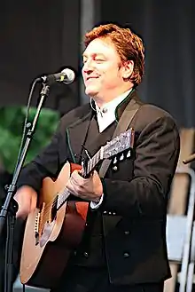 Tor Endresen performing with guitar and mic stand in 2007.