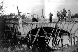 The bridge with temporary supports