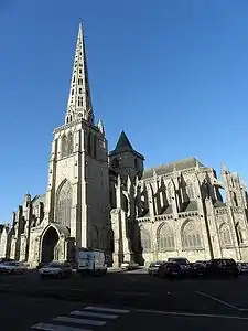 View of the chevet, the "Tour des Cloches", the " Sanctus" tower and the cathedral's south flank.