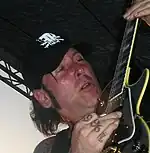 Tracii Guns di L.A. Guns in dal 2008 (cropped).jpg