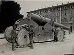 A 254/40 gun in traveling position showing its castering rear wheels and Bonagente grousers.