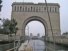 Triumphal arch over the Nova Kakhovka locks