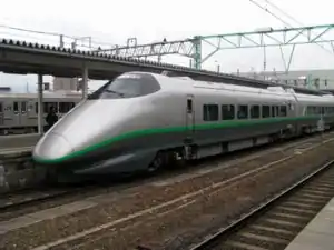 A 400 series train on a Tsubasa service at Yonezawa Station in March 2005