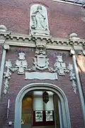 Former entry to the Tuchthuis itself, which used to be located across from the hofje, but has been installed in the Frans Hals Museum.