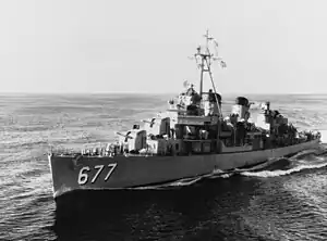 :USS McDermut (DD-677) underway in the 1950s