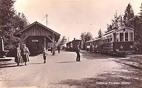 The station in 1925, with both steam and electric trains