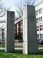 Finnischer Granit gespalten (1992/93). Goethe-Institut, Munich