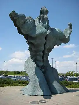 Gladstone's Universal Man, sculpture, 1976, Yorkdale Mall, Toronto