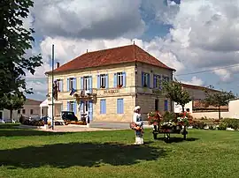 The town hall in Valeyrac