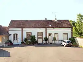 The town hall in Vaux-sur-Lunain