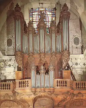 Church of Notre-Dame-des-Victoires.  Case from 1739 by Louis Régnier. Instrument by Alfred Kern from 1973.