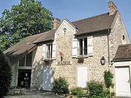 The town hall in Villeconin