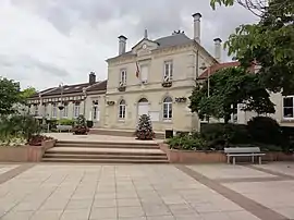 The town hall in Villers-Saint-Paul