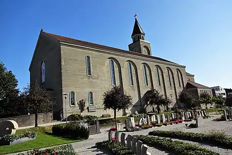 Wünnewil, Parish Church St. Margaretha (Augustin Genoud-Eggis, 1932): south façade & main façade