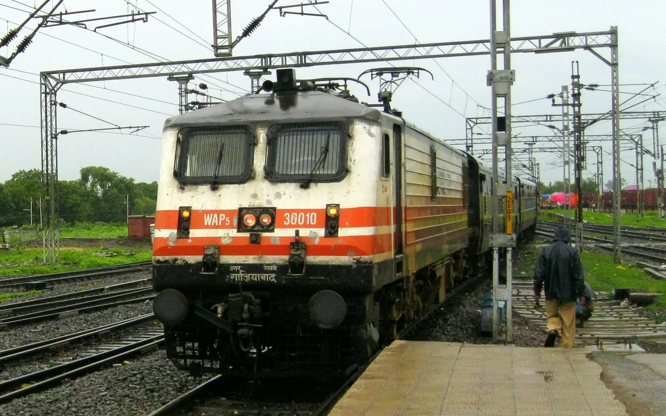 WAP-5 30010 hauling Hazrat Nizamuddin bound train number 12779 Goa Express arriving at Itarsi.