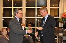 Volker Stalmann (left) presenting Conze with the Wolf Erich Kellner Prize, 2011.