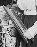 A rag shuttle has two skis; it is used for weaving strips of rag into carpets, whence the name.