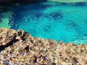 Crystal-clear water of Wei Sawdong waterfall