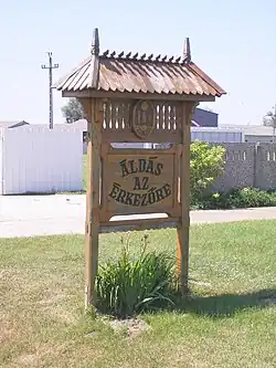 The sign welcoming the arrivers