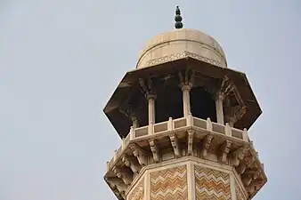 The minarets at the tomb are capped by white marble cupolas