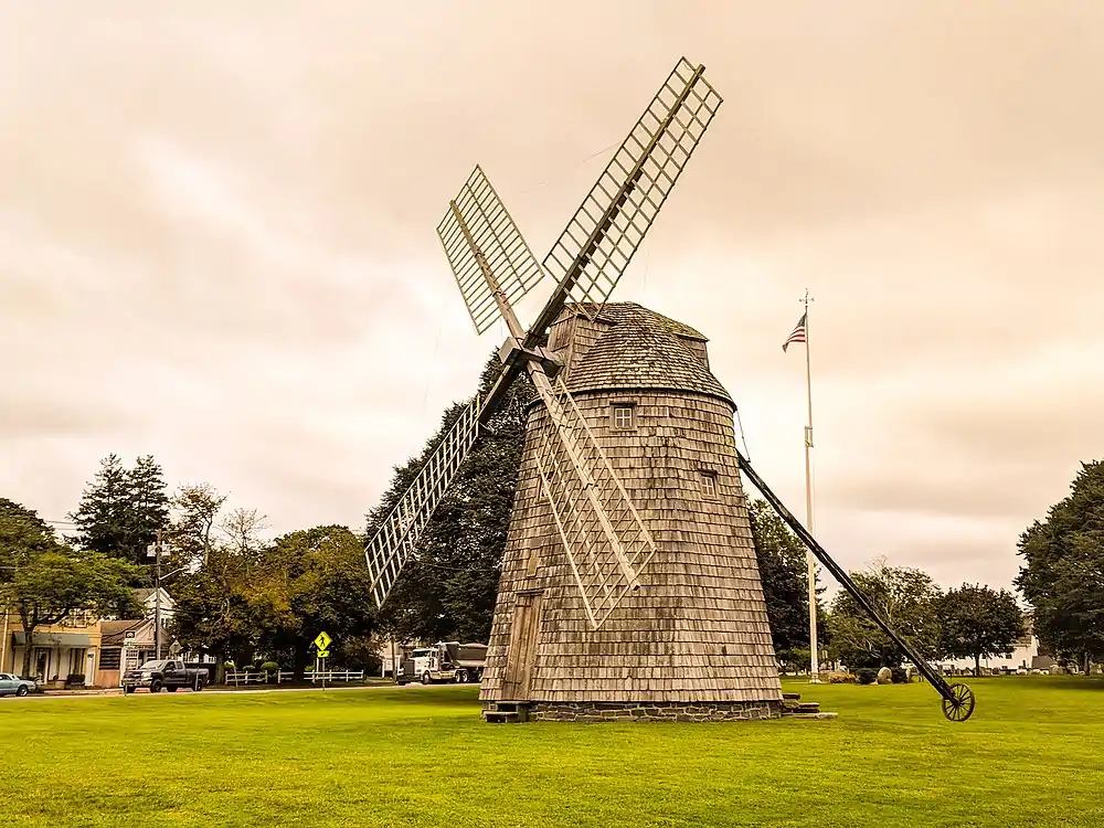 Windmill facing east on Halsey lane