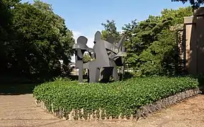 Sculpture: the Strijktrio (String Trio) designed by Jan Bons