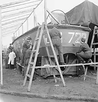 Trestle ladder scaffold, 1943