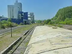 Vue depuis le poste de conduite, vers l'arrière de l'autorail.