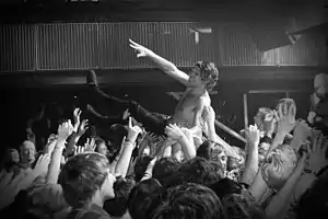 Kevin Miles crowdsurfing in Glasgow