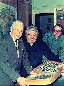 MI Falkovich, Yu. P. Korshunov and VV Dubatolov at the Zoological Museum; Novosibirsk, December 1988
