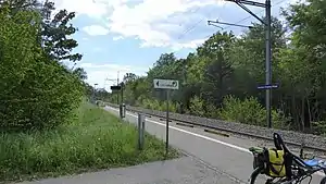 Side platform next to railway track