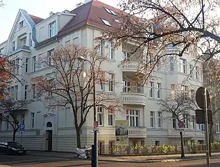 Facades seen from street crossing