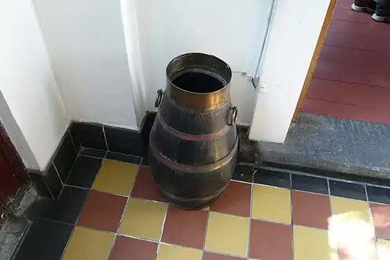 Old Haarlem beer jug in the Zuiderhofje