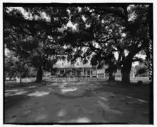 Approach to Oakland plantation house