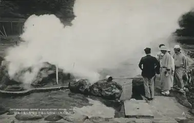 Tourists at Oniyamajigoku, Beppu, 1920