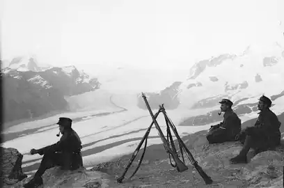 1914–1918: Swiss Army patrol during World War I overlooking the confluence of the Gorner and Border Glaciers; even the Monte Rosa Glacier in the middle still has contact to the Gorner Glacier
