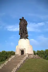 Estatua de soldado soviético.